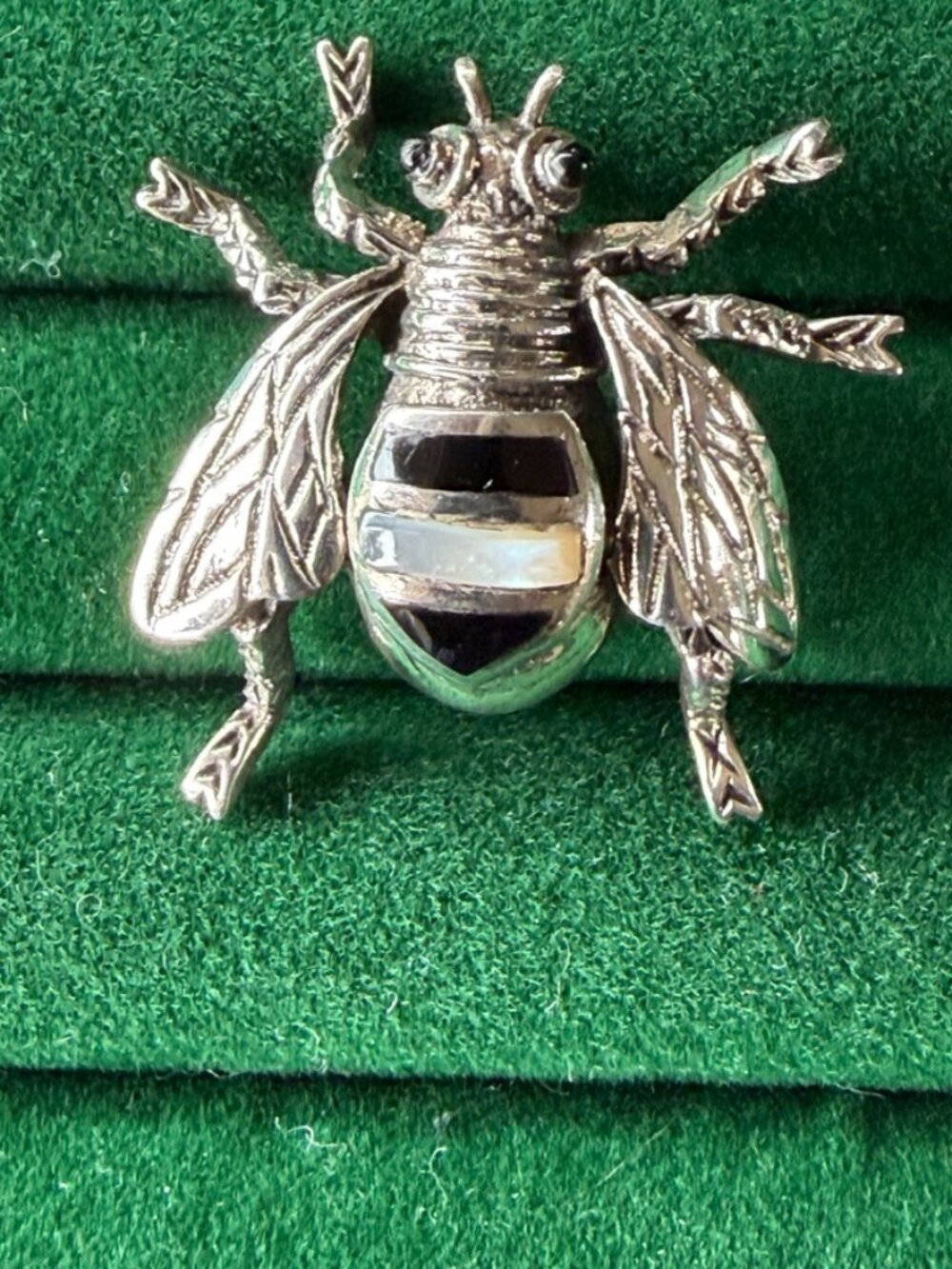 Beautiful vintage sterling silver bee brooch! 🐝